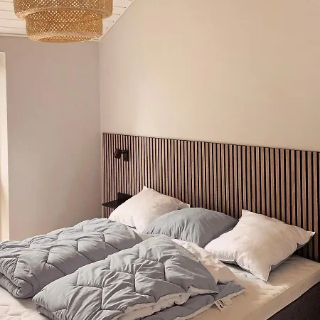 Three-bedroom Holiday In 83