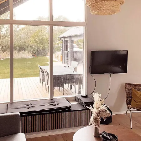 Three-bedroom Holiday In 83 * בלבאנד