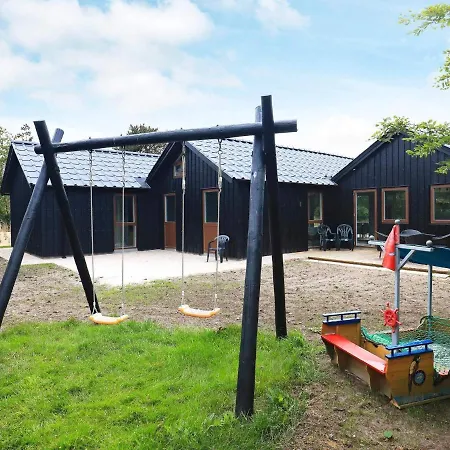 בית נופש Three-bedroom Holiday In 83 *