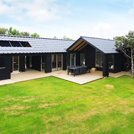 Three-bedroom Holiday In 83