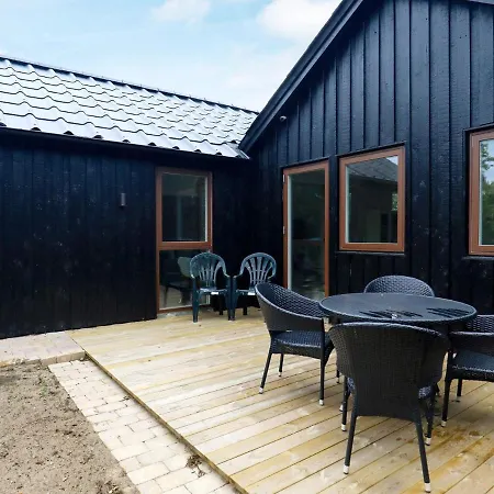 Three-bedroom Holiday In 83 בלבאנד