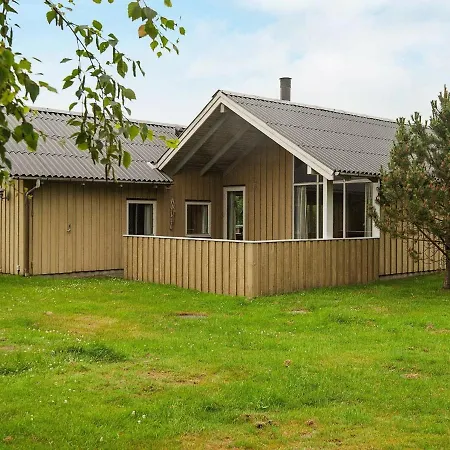 Three-bedroom Holiday In 83 * בלבאנד